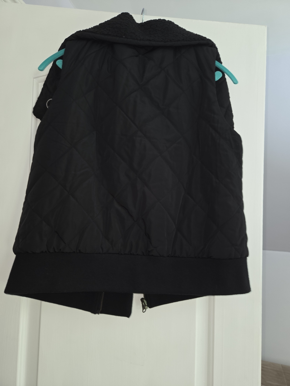 Harley-Davidson Black Quilted Vest with Sherpa Collar - Picture 2 of 4
